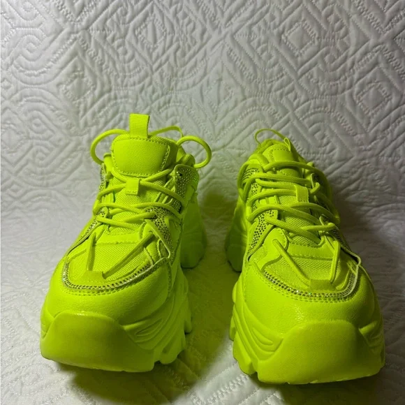 Sale! 🔥🔥🔥 Berness Nikki platform sneakers womens size Neon Green Beads
